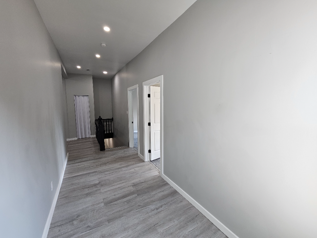 Building Photo - 729-731-731 6th Ave
