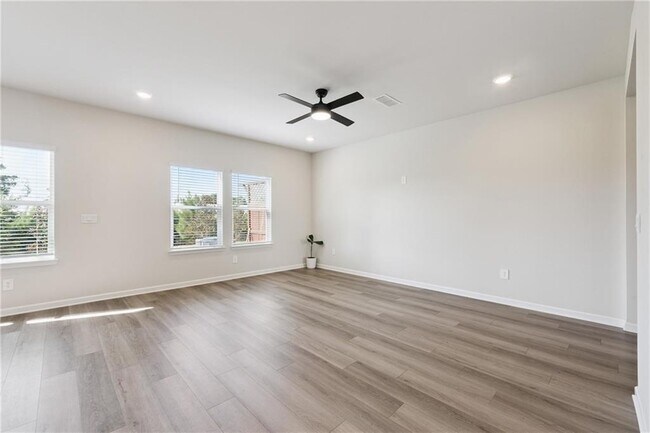 Foto del edificio - 4237 Tin Hare Ln