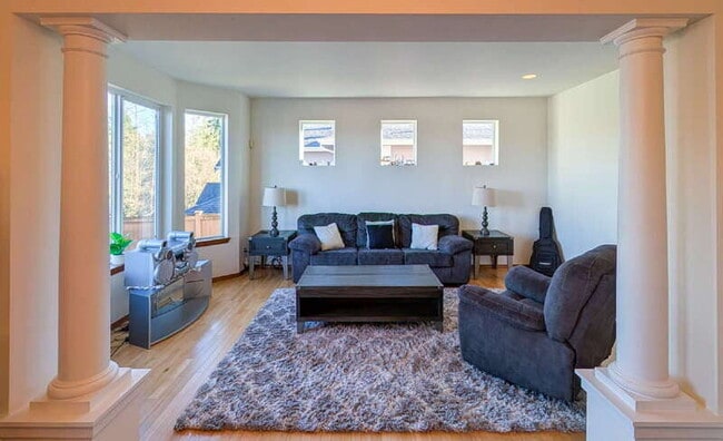 Building Photo - 5907 77th Dr NE