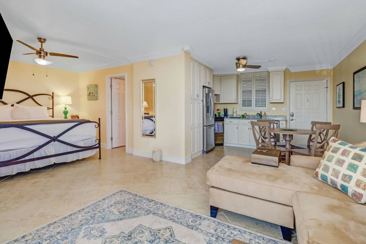 Primary Photo - Charming Studio Condo in Bonita Springs