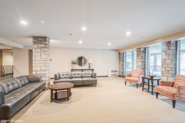 Building Photo - 2400 Archbury Ln