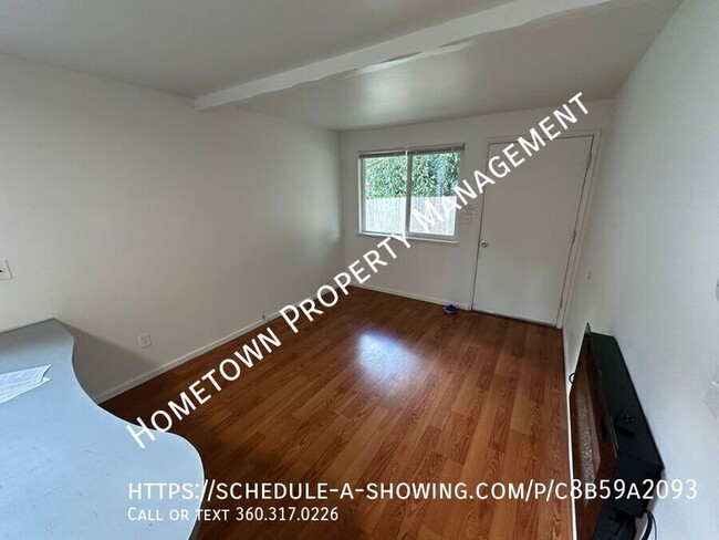 Building Photo - Pacific Terrace Cozy 1 Bedroom Duplex Avai...