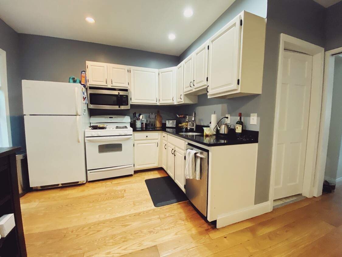 Primary Photo - 465 E 3rd St