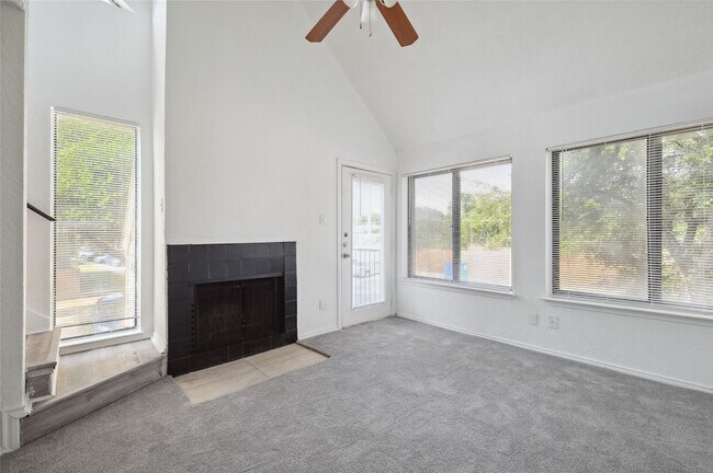 Foto del edificio - 9811 Walnut St