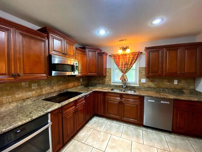 Foto del edificio - 983 Rolling Oaks Ln