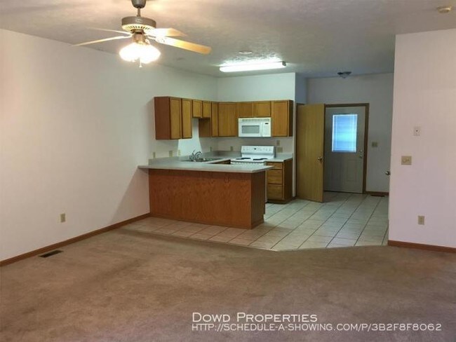 Building Photo - 2 bedroom in Bloomington IL 67104