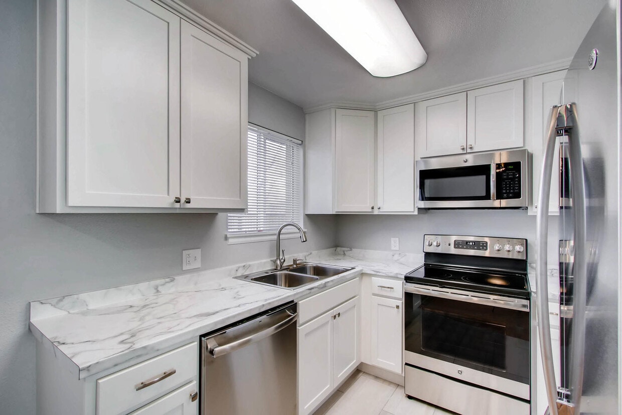 1393 Vance St, Lakewood, CO 80214 Townhome Rentals in Lakewood CO