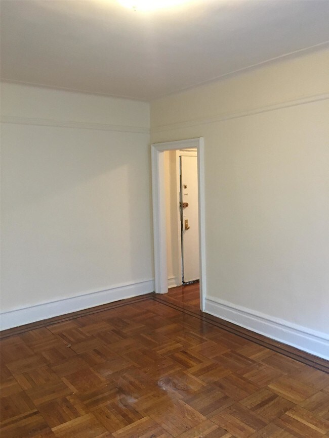 Building Photo - 55 Parade Place