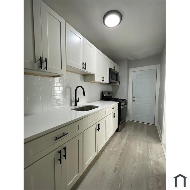 Foto del edificio - 3 Bedroom Completely rehabbed