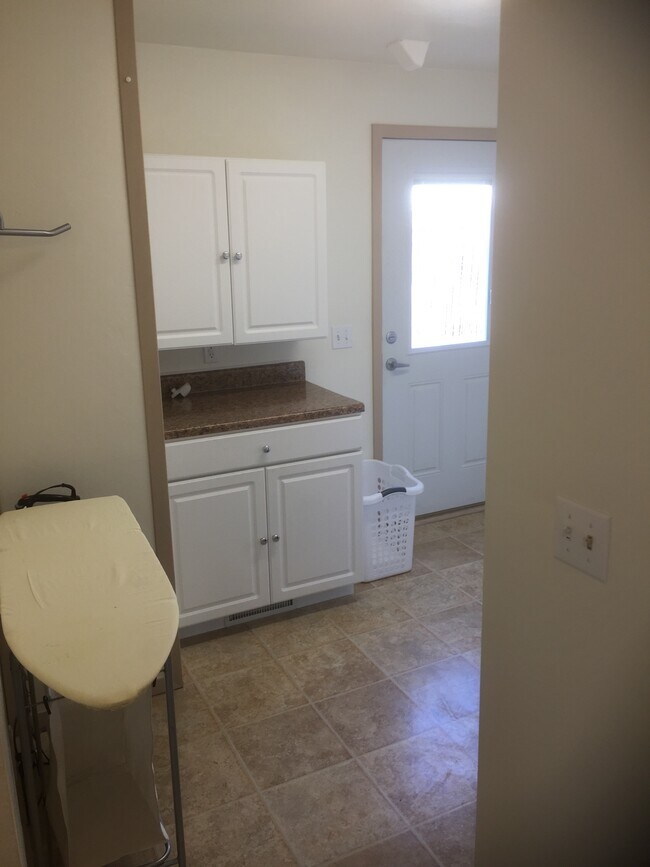 Foto del edificio - 1229 Parkhill Dr