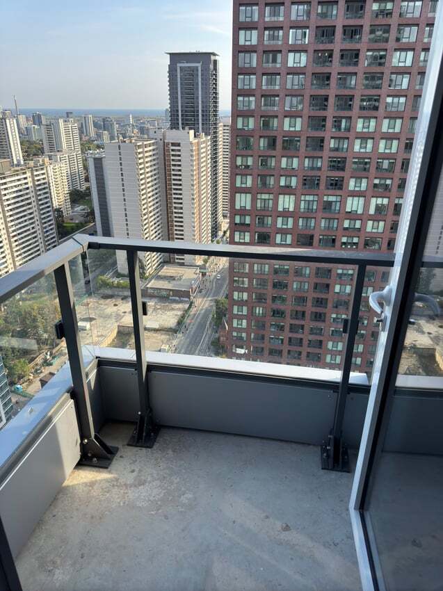 Photo du bâtiment - Flex Room - Bloor St East & Sherbourne St