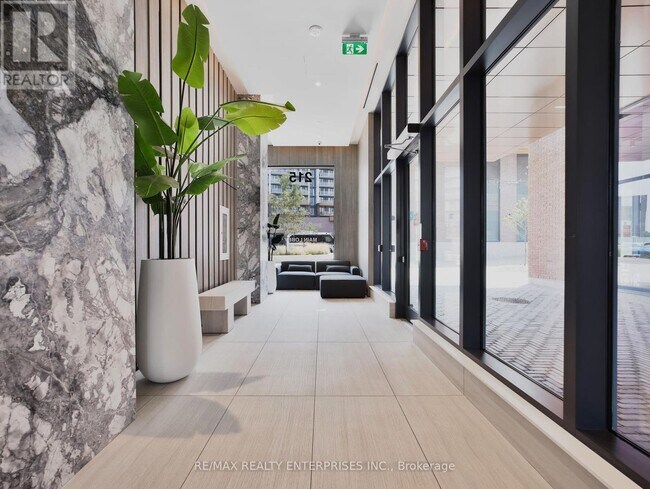 Photo du bâtiment - 215-215 Lakeshore Rd W