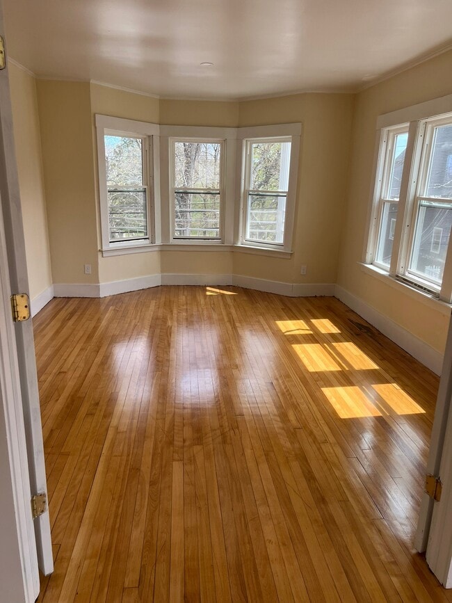Building Photo - 205 Rollstone St