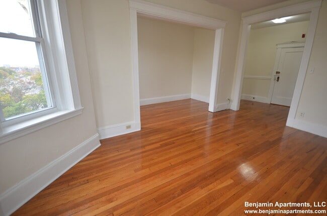 Foto del edificio - 1345 Commonwealth Ave
