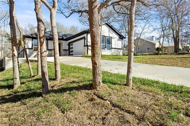 Building Photo - 211 Heleakala Dr