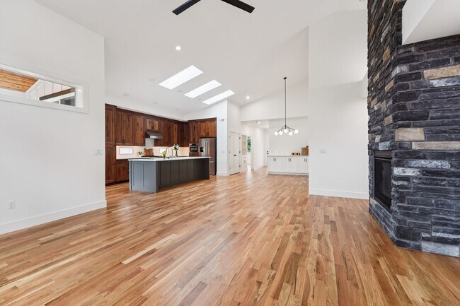 Building Photo - 1236 Parkside Ave
