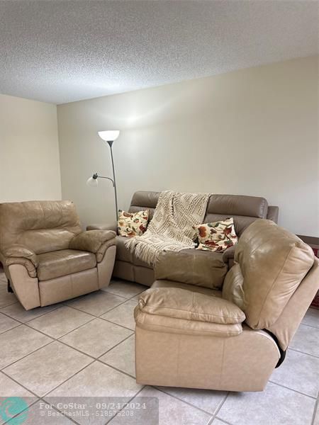 Foto del edificio - 1020 Exeter