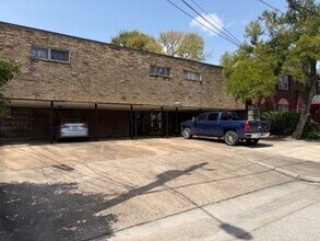 Building Photo - 4624 Bell St