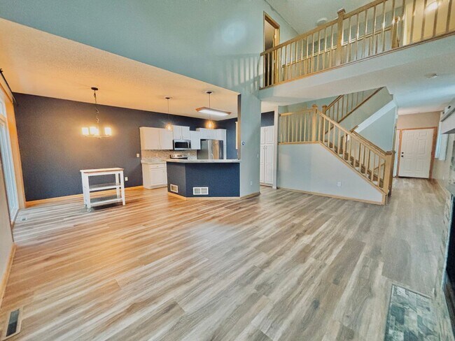 Foto del edificio - Gorgeous 3 Bedroom 4 Bath End Unit in Eagan