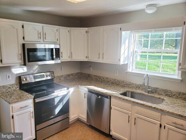Building Photo - 37127 Butts Ln