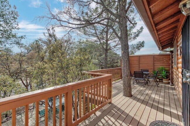 Foto del edificio - Adorable 2 bed / 1 bath Log Cabin
