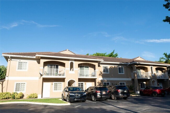 Foto del edificio - 911 Hillcrest Ct