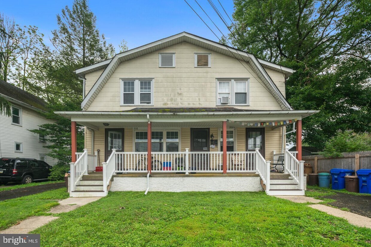 Front - 206 Brookdale Ave