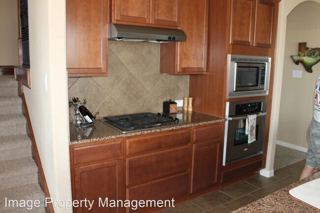 Foto del edificio - 5 br, 3.5 bath House - 2011 Tall Chief