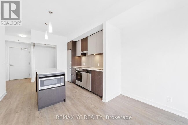 Building Photo - 203 College St