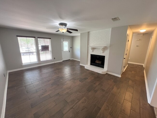 Building Photo - Charming updated 3 bedroom, 2 bath home in...