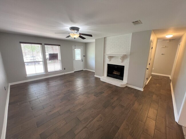 Foto del edificio - Charming updated 3 bedroom, 2 bath home in...