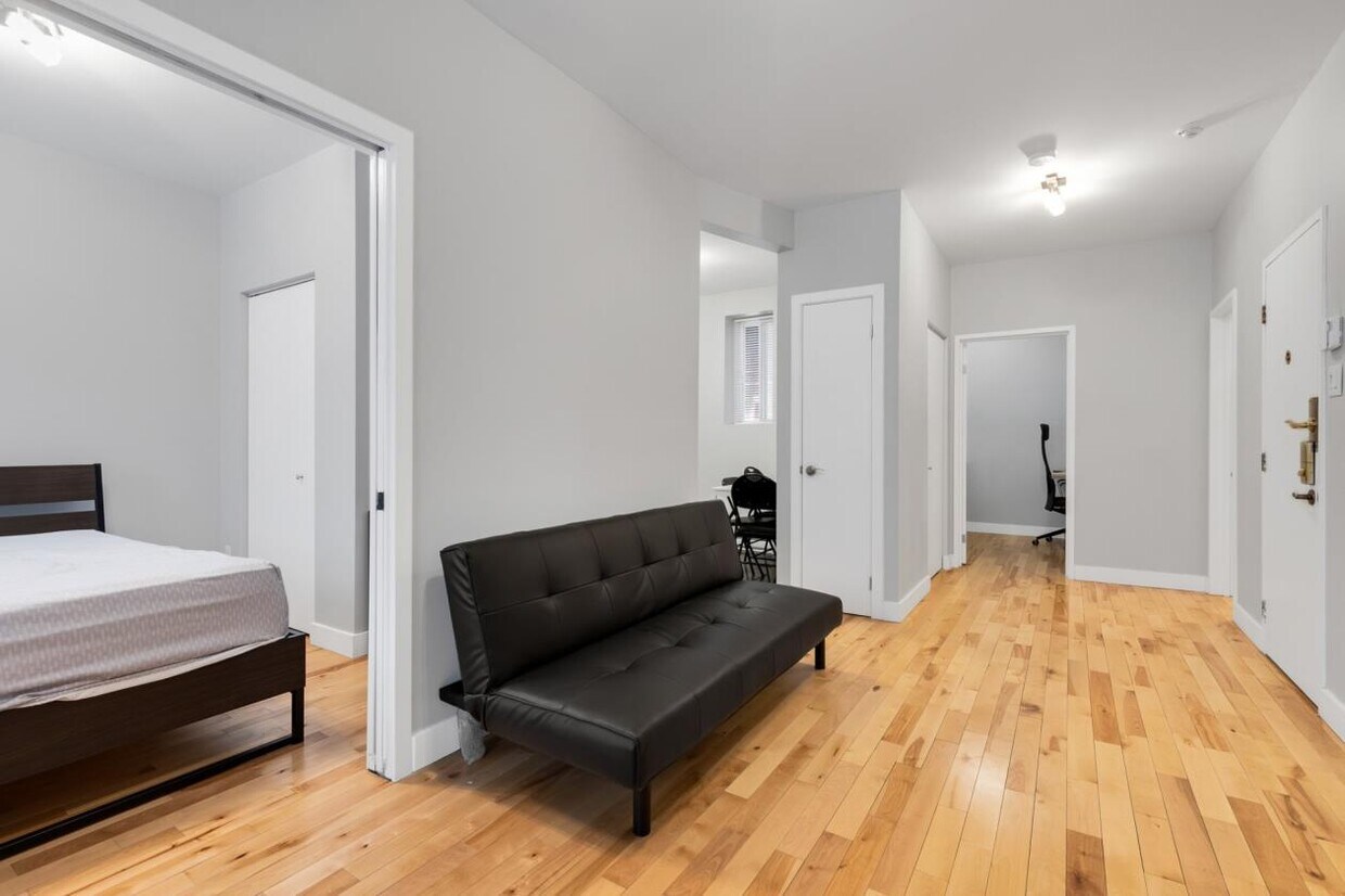 3617 Décarie Boul Unit 100, Montréal, QC H4A 3J4 Condo for Rent in