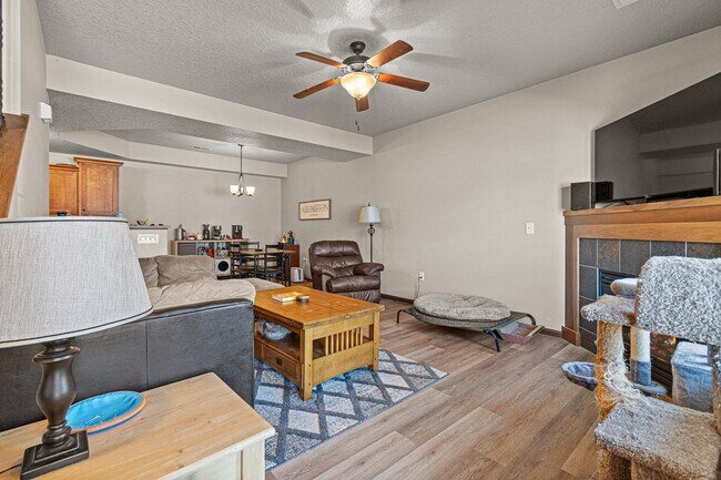 Foto del edificio - 1556 Burr Dr