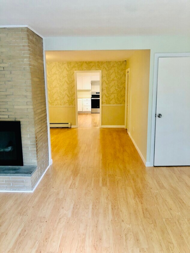 19 Brown Ter, Portsmouth, RI 02871 House Rental in Portsmouth, RI