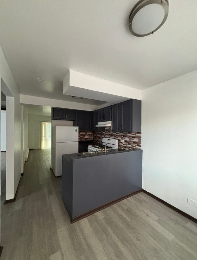 Building Photo - 3060 Bernice Ave