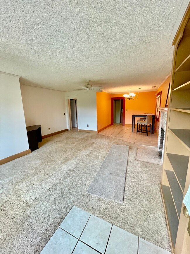 Building Photo - Downtown two bedroom with views