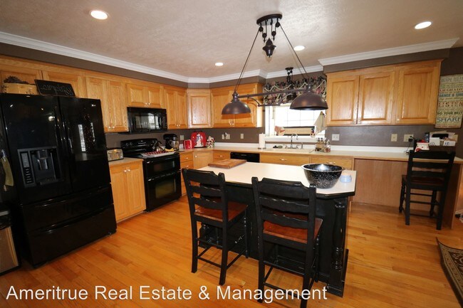 Building Photo - 6 br, 4 bath House - 1188 S 1180 E