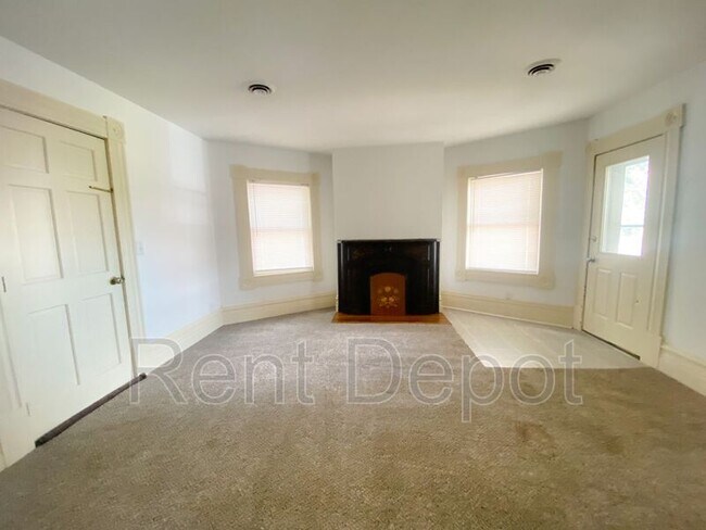 Building Photo - 2128 W Illinois St