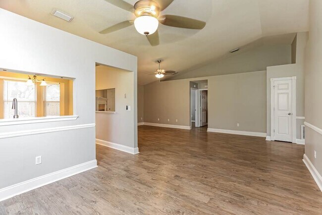 Foto del edificio - 8765 Hammond Forest Dr