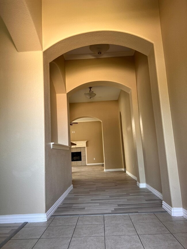 Building Photo - 208 Creekwood Dr