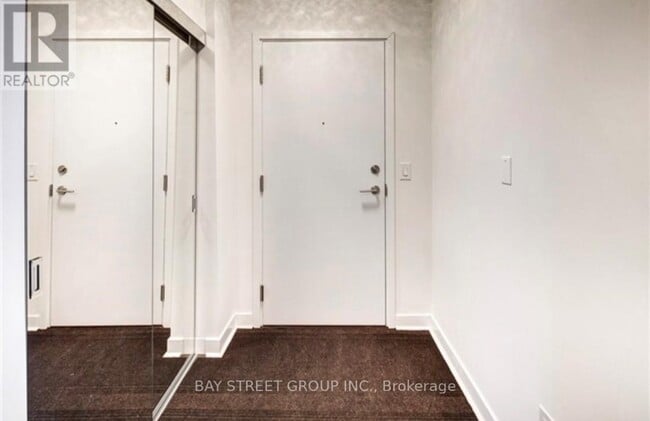 Building Photo - 295 Adelaide St W