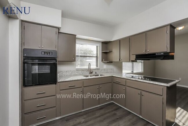 Foto del edificio - Now Available!