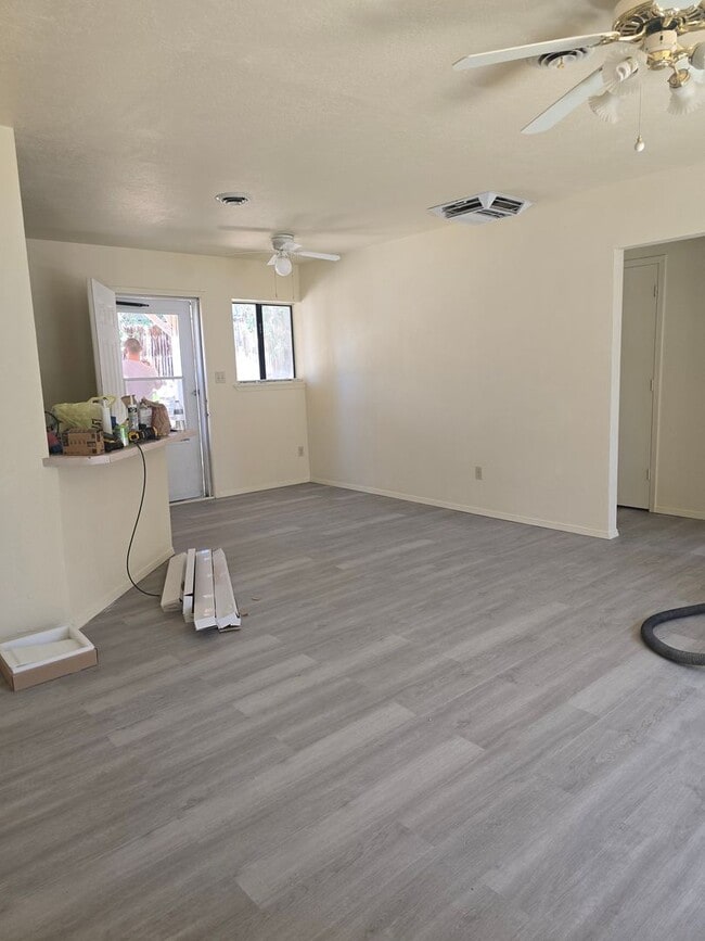 Building Photo - 3 Bedroom in Bloomfield