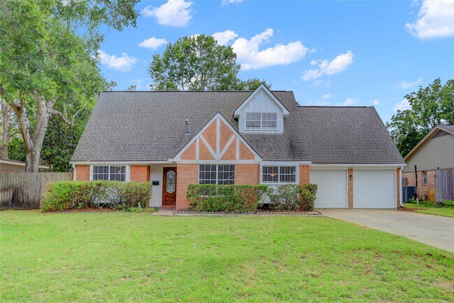Foto del edificio - 9631 Fairdale Ln