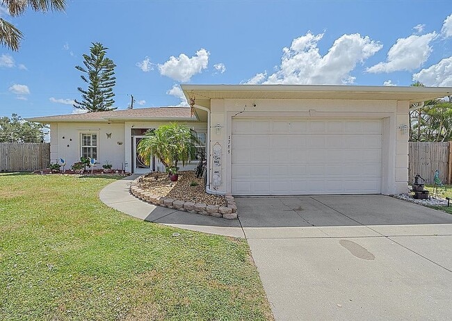 Building Photo - 1789 Elm Dr