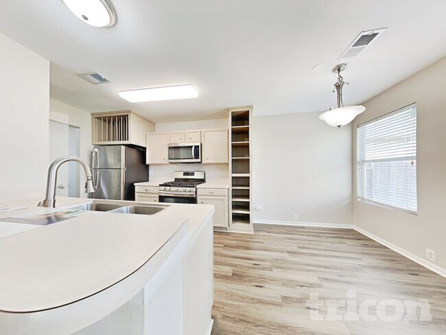 Foto del edificio - 3239 Dartmouth Field Ln