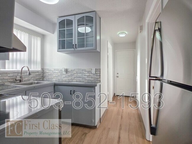 Foto del edificio - 12345 SW Hall Blvd