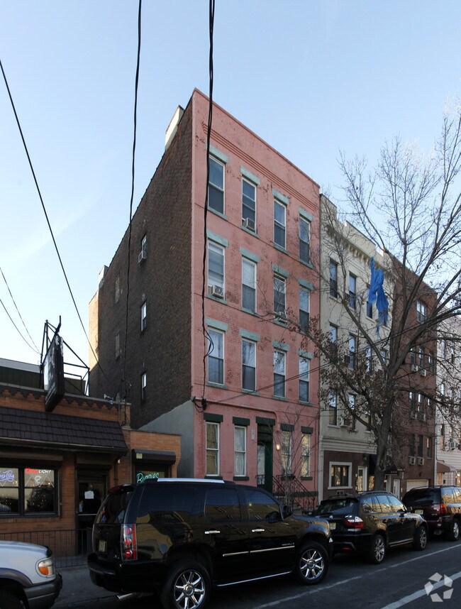 Foto del edificio - 320 Madison St