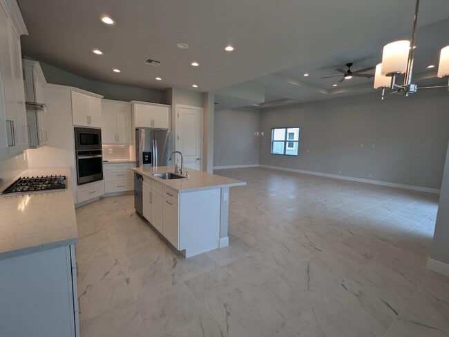 Foto del edificio - 9292 Crestview Cir