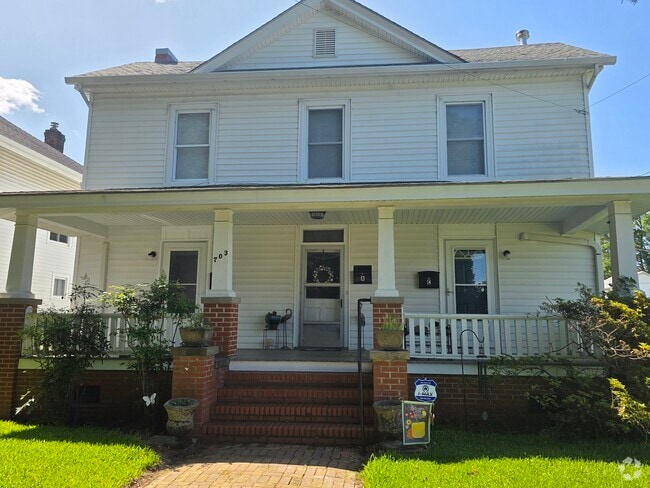 Building Photo - 703 1st St